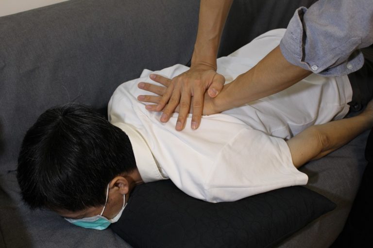 physiotherapist massage therapy